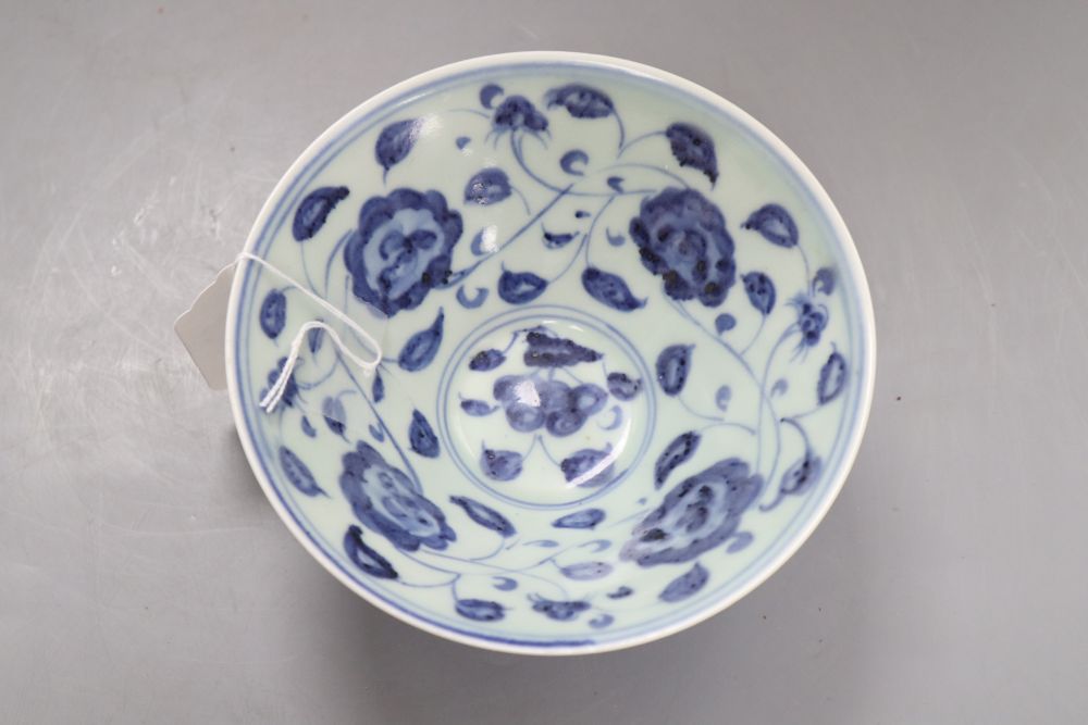 A Chinese blue and white bowl, diameter 15cm